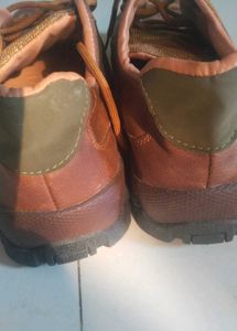 HIKING BOOTS