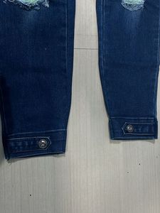 💙Beautiful Worn out Jeans In Jogger Style 💙