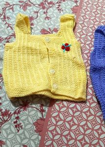 Cute Knitted Baby Top With Booties