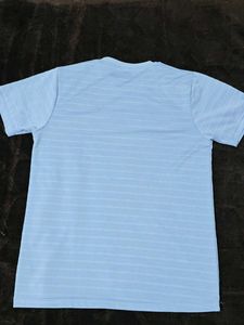 Men&#39;s light blue striped tee