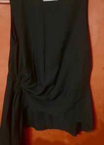 Black Sleeveless Twist Top