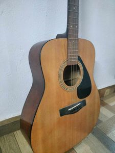 Yamaha Acoustic Guitar