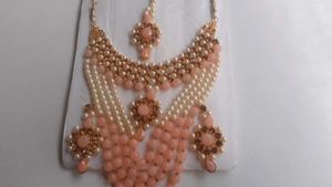 Elegant Peach &amp; Pearl Jewelry Set