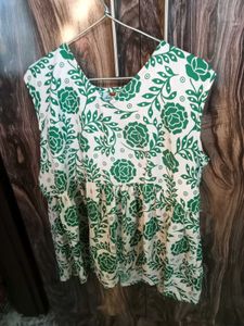 Green floral short kurti top  for women