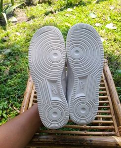 Nike Air Force 1 Triple White – Size 6