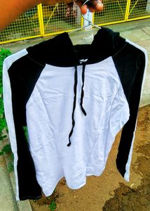 New Black An White T-shirt With Hood