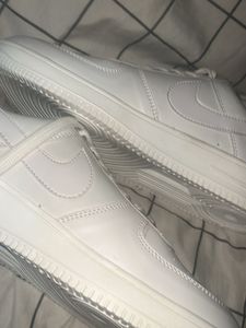 Nike Air Force 1 - Classic White Sneakers