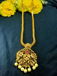 Chain With Pearl Dollar