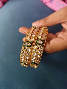 Women Polki Bangles