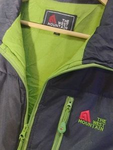 Sleeveless half jackets