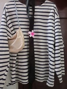 Classic Striped Sweatshirt - Cozy and Chic💗