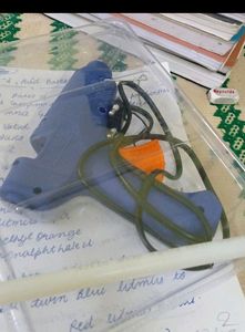 HOT GLUE GUN WITH REFIL
