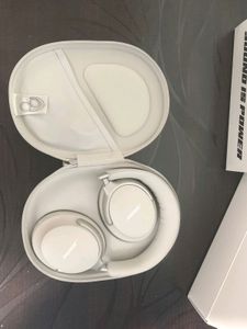 BOSE Quietcomfort Ultra Headphones. Silver color