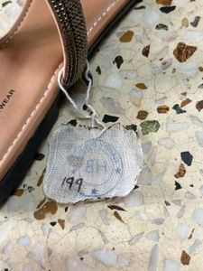 Elegant Toe Ring Sandals+free Gift