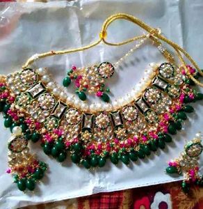 Elegant Kundan Jewelry Set