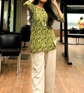 Women Leaf Printed Green Short Kurti