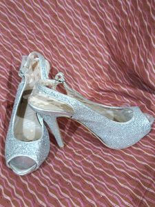 SILVER GLITTER HEELS