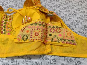 Blouse ( Paded) .. Sleeves Attached On It