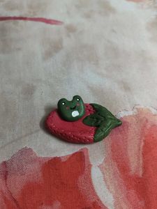 Strawberry Stone &amp; Frog Pebble 🍓 🐸