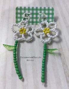 Whimsical Daisy Beaded Earrings