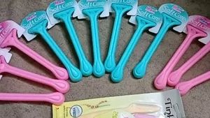 Hand &amp; Body Razor With 3 Fa