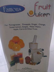 Fruit juicer With Vaccum Base