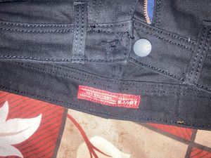 Levis Pure Black Straight Fit Jean