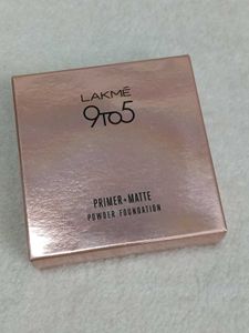 Lakme 9to5 Primer + Matte Foundation