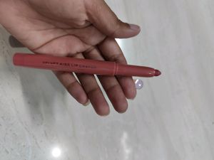 Makeup Revolution Velvet Kiss Lip Cryon