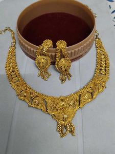 Elegant Golden Necklace & Earring Set