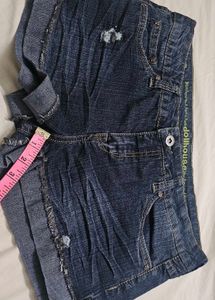 Dollhouse Distressed Denim Shorts – Size 11