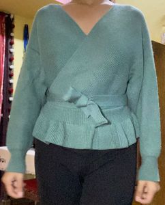 Woolen sweater With Waistband.