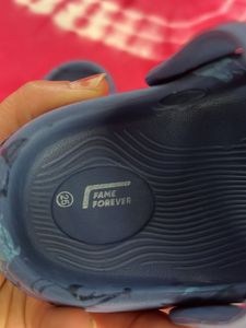 Boy&#39;s Shark Print Slides - Size 25