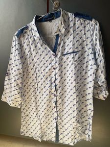 WoMen's Patterned Button-Down Shirt