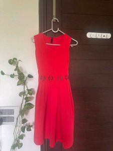Chic Red Sleeveless Dress