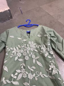 Elegant Green Embroidered Kurta