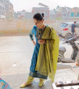Kurta Fabric: RayonFabric: RayonBottomwear Fabric: RayonSleeve Length: Three-Quarter SleevesPattern: PrintedSet Type: Kurta with Dupatta and BottomwearStitch Type: Stitched
