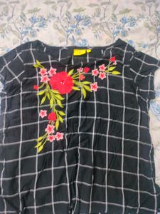 Black Checkered Embroidered Top🖤