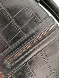 Black Sling Bags (Women&#39;s)