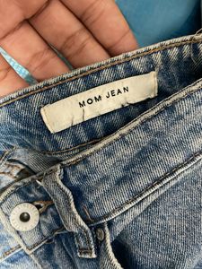 New Jeans N Looks Verry Classy ..