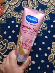 Vaseline Gluta-Hya Dewy Radiance Lotion for Face &