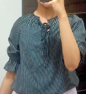 Black and white striped Top🐼