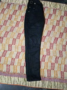 Stylish Black High-Waisted Jeans