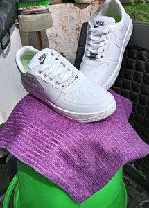 Nike Air Force 1 - Classic White Sneakers