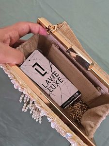 LAVIE LUXE Flower Embroidered Clutch