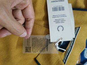 M size collar tshirt