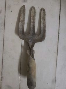 Spade Trishul Shaped 🔱