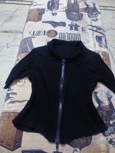 Black Fitted Top (2 chained,with cute collar)