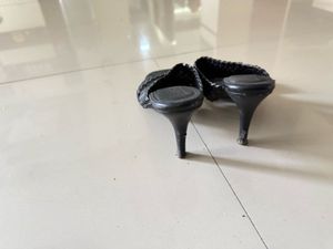 Truffle Collection Black Woven Heels - Size 9
