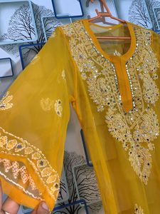 Lucknavi  Kurti
